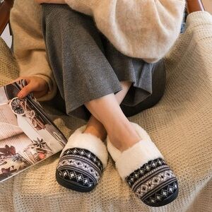 NWT Women’s Homitem Nordic Style Slippers in Black, Ivory and Gray Size 7.5